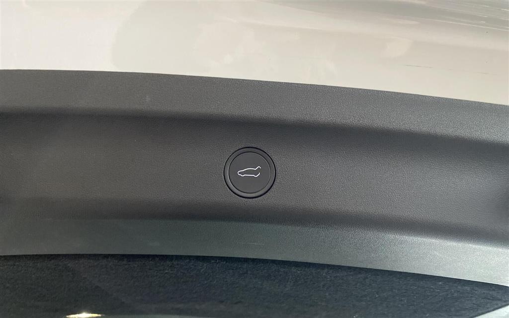 Tesla Model Y EL RWD 299HK 5d Aut. - Image 18