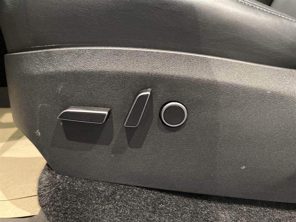 Tesla Model Y EL RWD 299HK 5d Aut. - Image 19