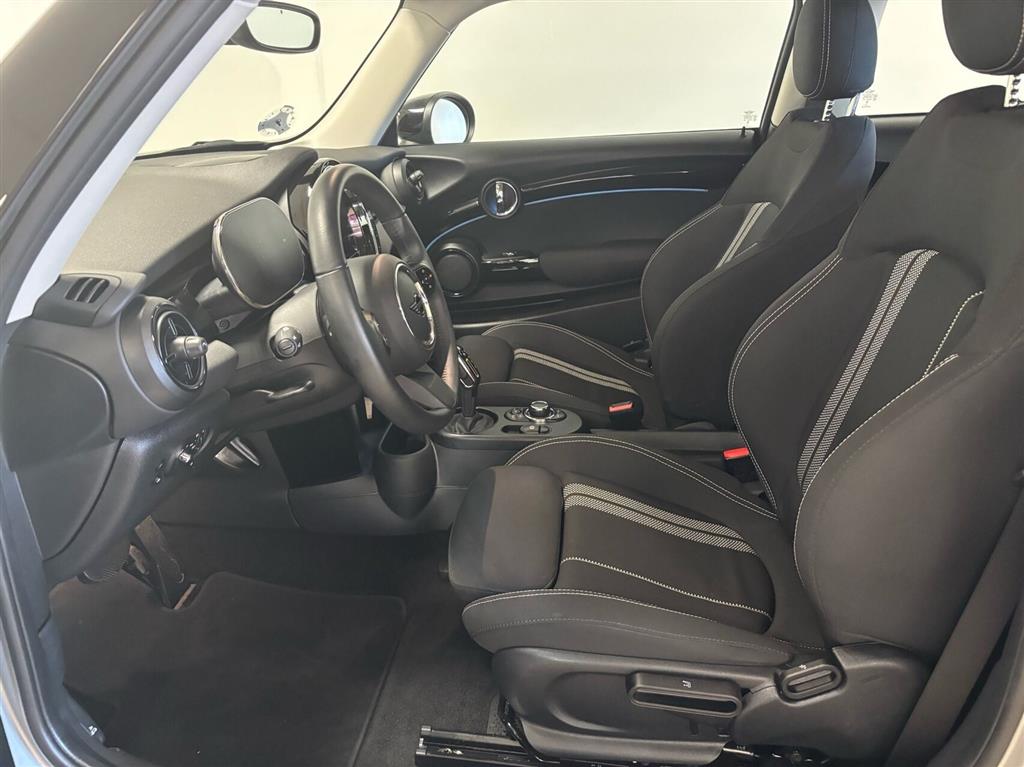 Mini Cooper SE EL Essential 184HK 3d Aut. - Image 4