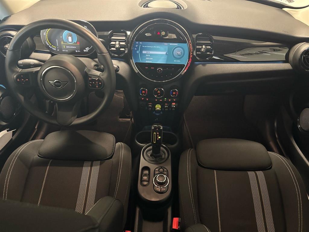 Mini Cooper SE EL Essential 184HK 3d Aut. - Image 5