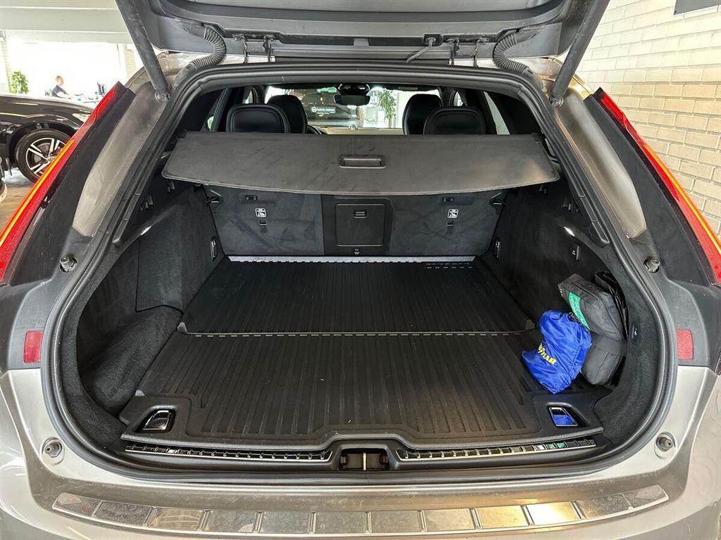 Volvo V90 2,0 T8 Recharge Plugin-hybrid R-design AWD 390HK Stc 8g Aut. - Image 9