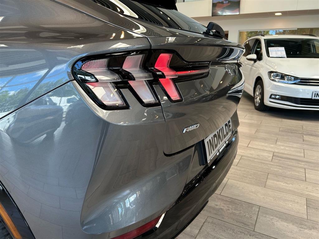 Ford Mustang Mach-E EL SR Premium AWD 269HK 5d Aut. - Image 18