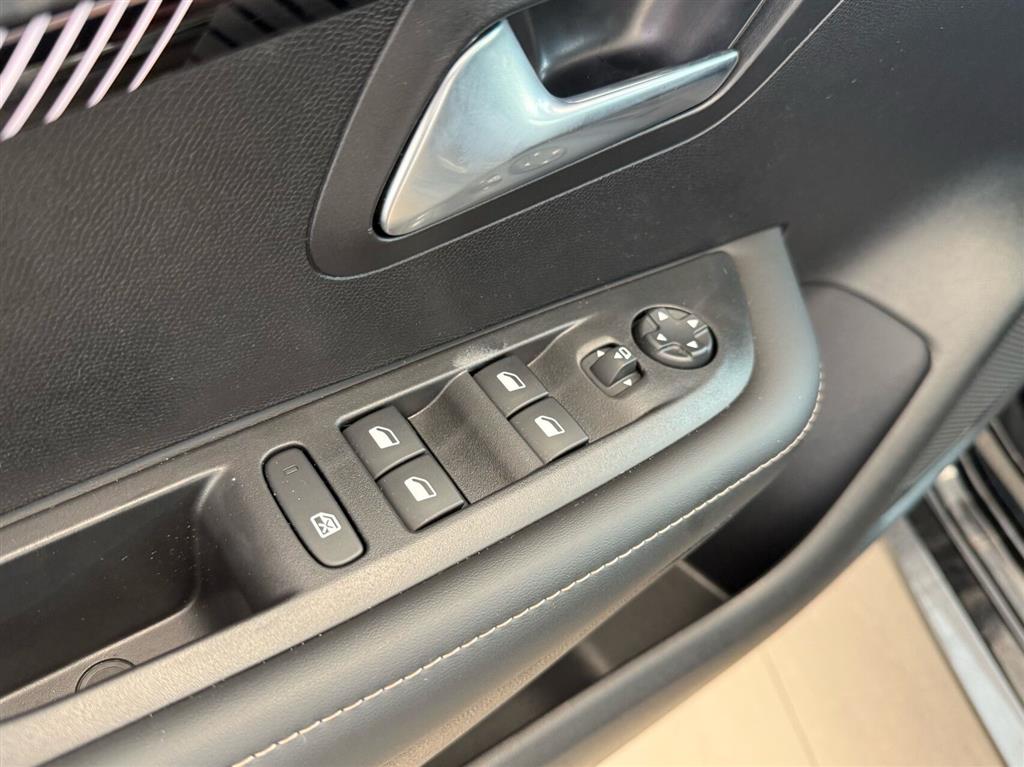 Peugeot e-208 EL Allure 156HK 5d Aut. - Image 6