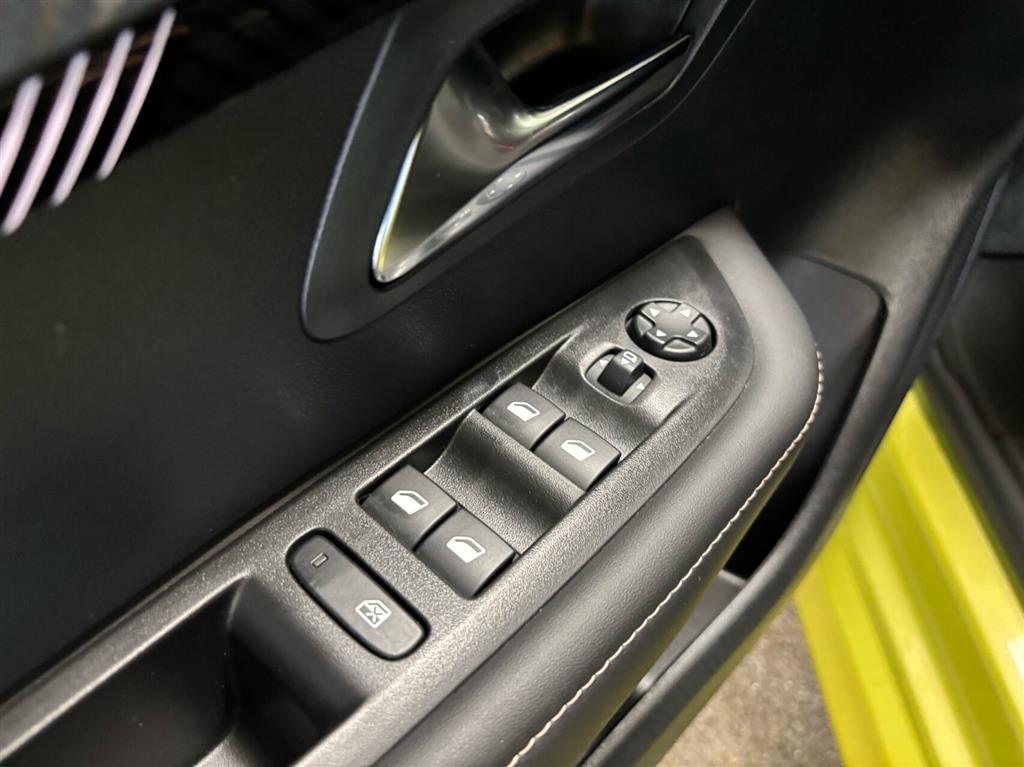 Peugeot e-208 EL Allure 156HK 5d Aut. - Image 8