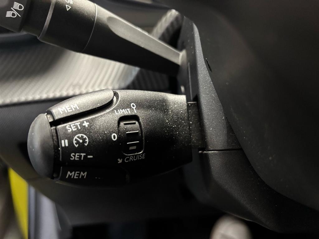 Peugeot e-208 EL Allure 156HK 5d Aut. - Image 11