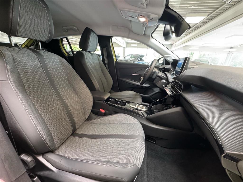 Peugeot e-208 EL Allure 156HK 5d Aut. - Image 9