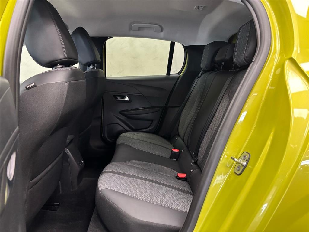 Peugeot e-208 EL Allure 156HK 5d Aut. - Image 8