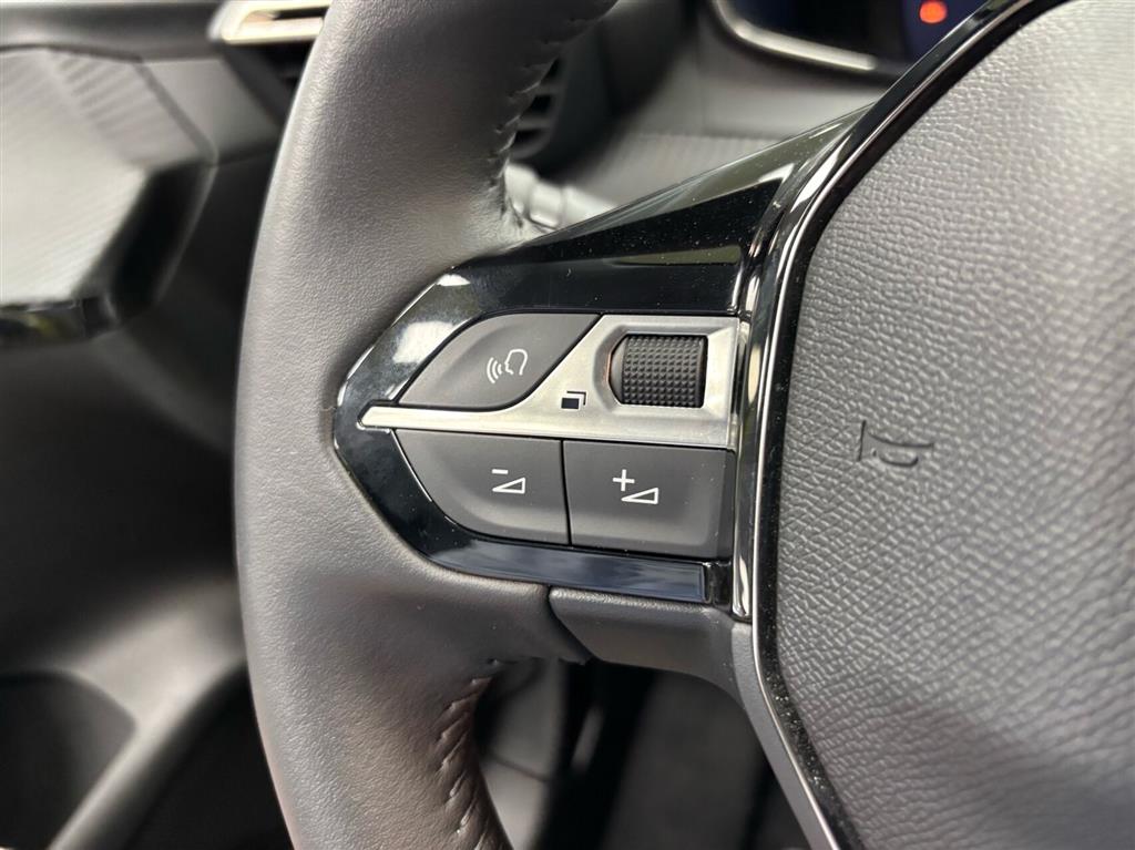 Peugeot e-208 EL Allure 156HK 5d Aut. - Image 13