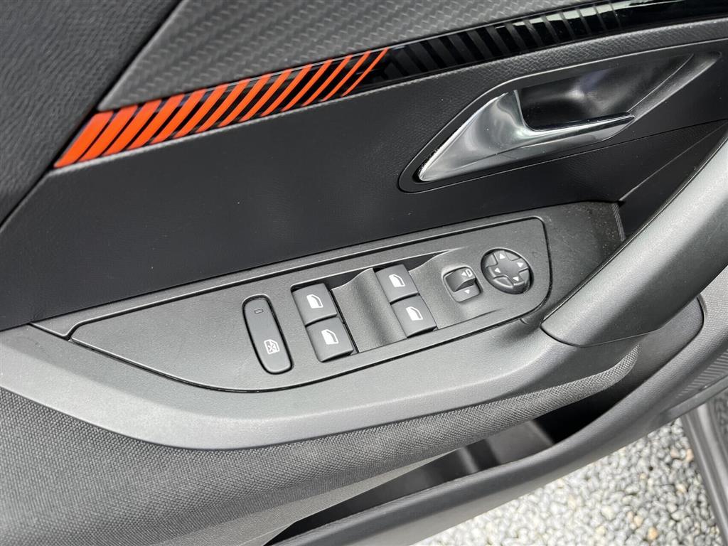 Peugeot 2008 1,2 PureTech Active Pack EAT8 130HK 5d 8g Aut. - Image 7