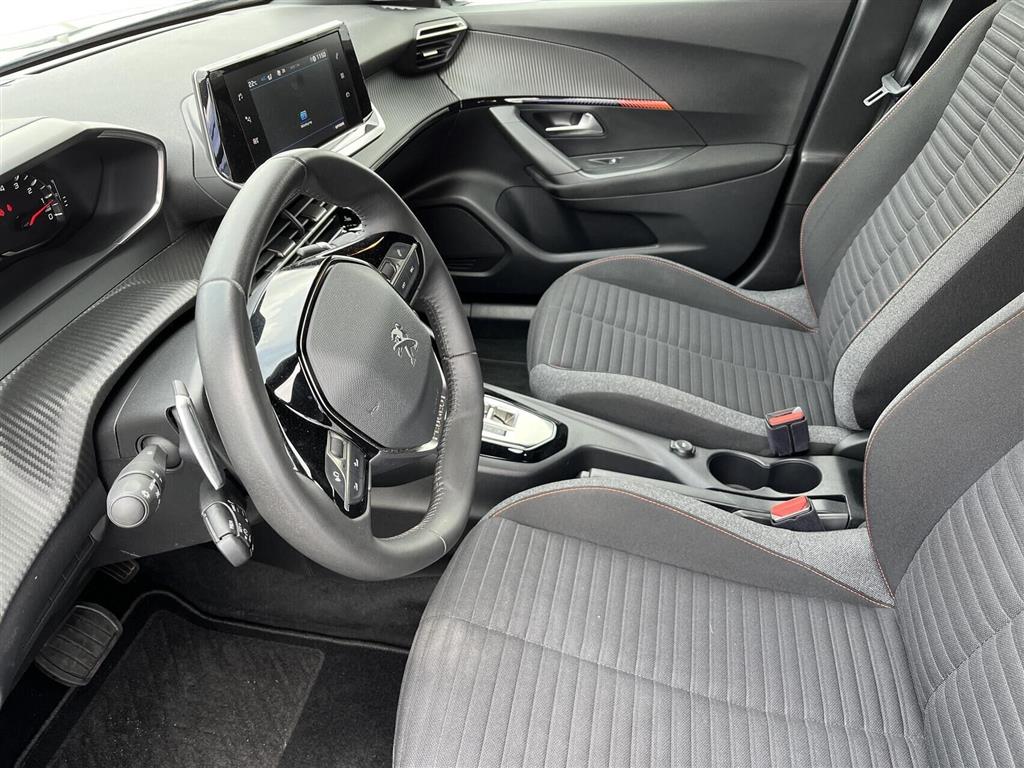 Peugeot 2008 1,2 PureTech Active Pack EAT8 130HK 5d 8g Aut. - Image 4