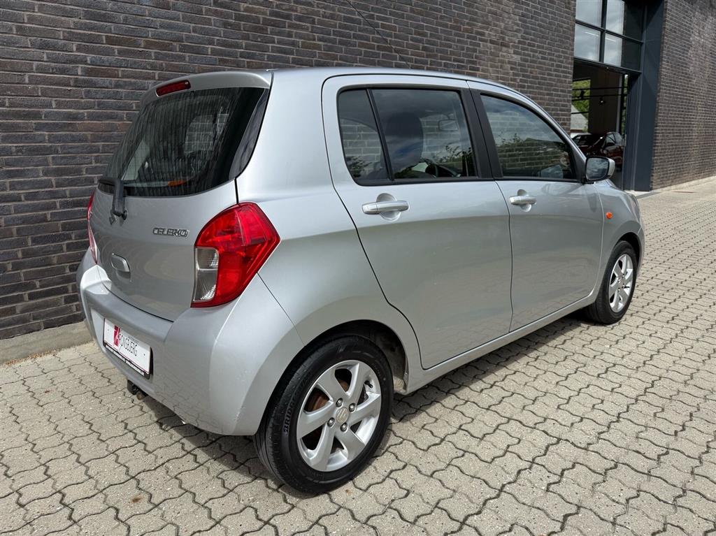 Suzuki Celerio 1,0 Dualjet 12V Exclusive 68HK 5d - Image 5