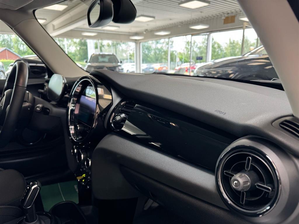 Mini Cooper SE EL Essential 184HK 3d Aut. - Image 8