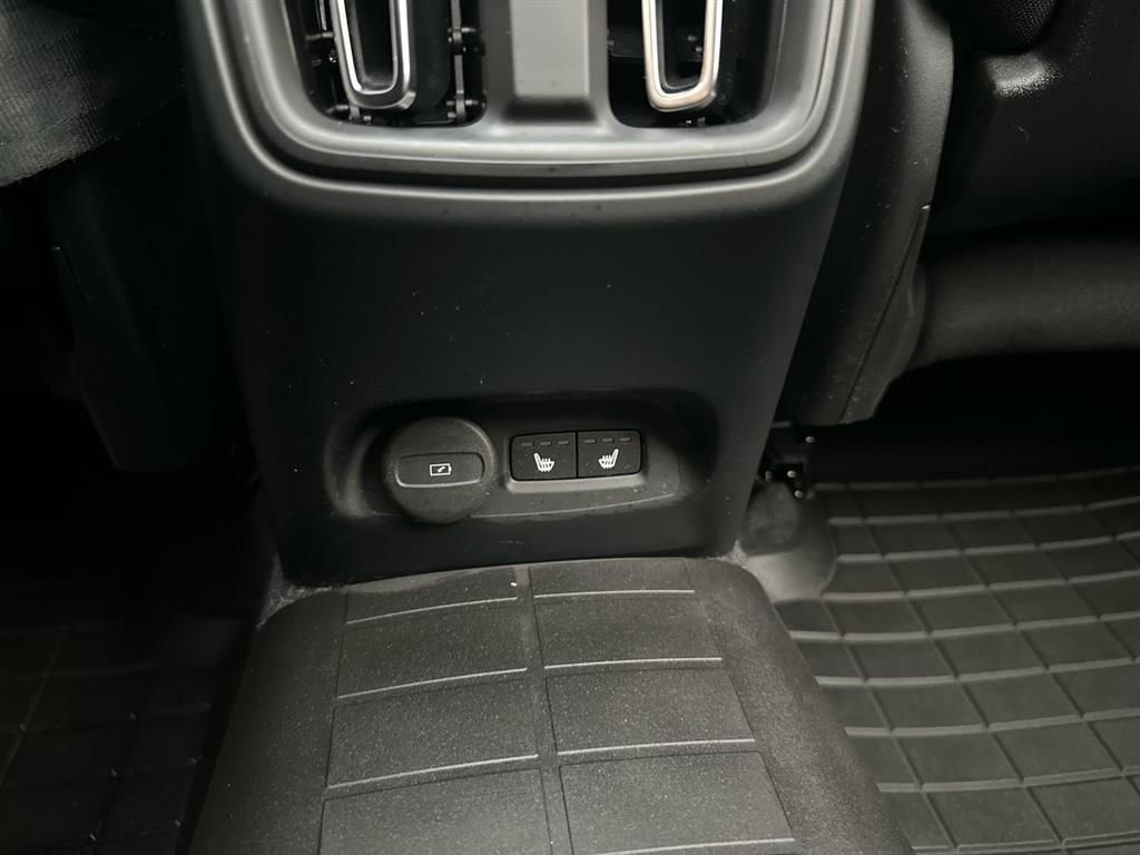 Volvo EX40 Single Motor Extended Range Black Edition 252HK 5d Aut. - Image 18