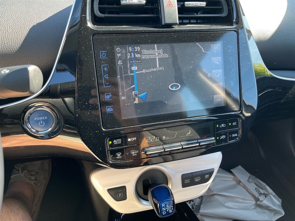 Toyota Prius Plug-in 1,8 Plugin-hybrid H3 122HK 5d Aut. - Image 11