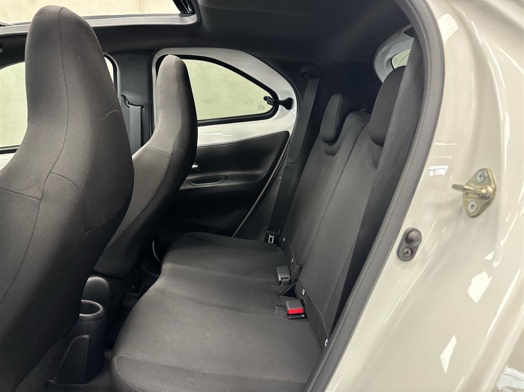 Toyota Aygo X 1,0 VVT-I Air Active 72HK 5d - Image 9