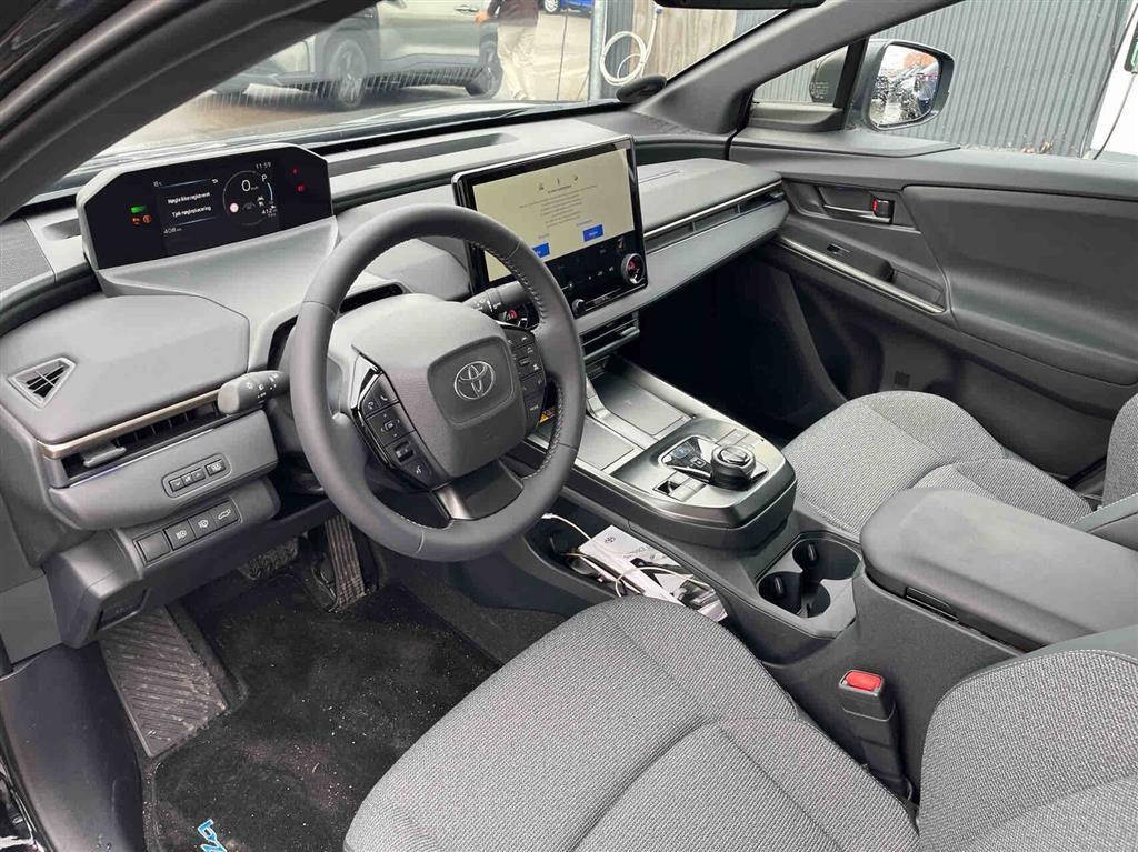 Toyota bZ4X 165 kW (224 hk) aut. gear Active Tech - Image 9