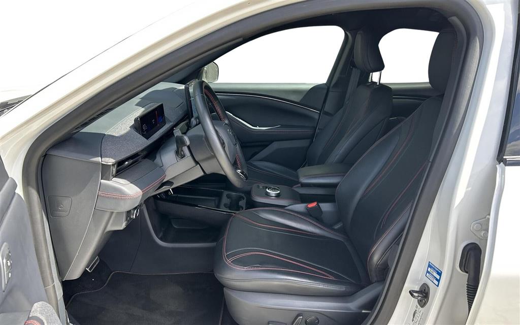 Ford Mustang Mach-E EL UR Premium AWD 351HK 5d Aut. - Image 9