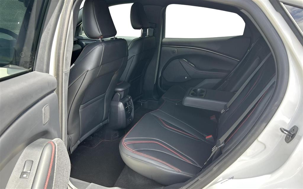 Ford Mustang Mach-E EL UR Premium AWD 351HK 5d Aut. - Image 10