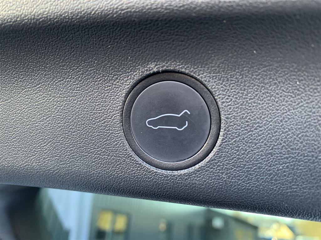 Tesla Model Y 75 kWh Long Range AWD 514HK 5d Aut. - Image 16
