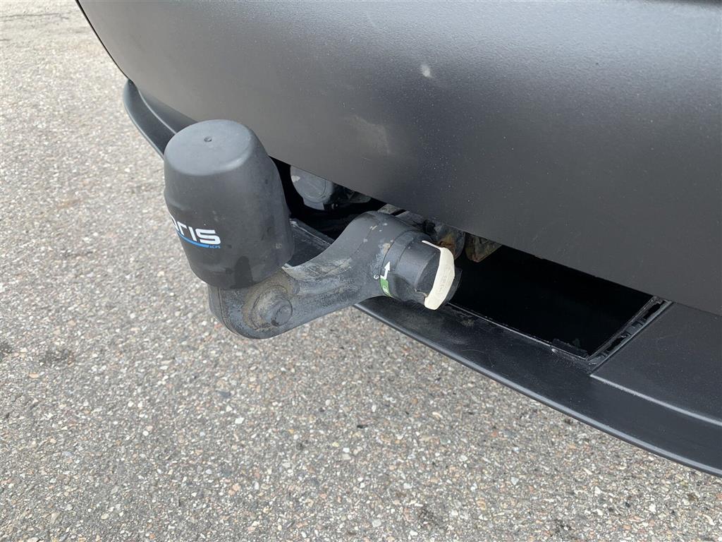 Tesla Model Y 75 kWh Long Range AWD 514HK 5d Aut. - Image 13