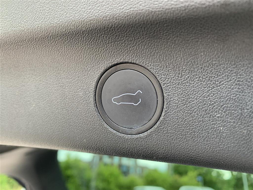 Tesla Model Y 75 kWh Long Range AWD 514HK 5d Aut. - Image 22