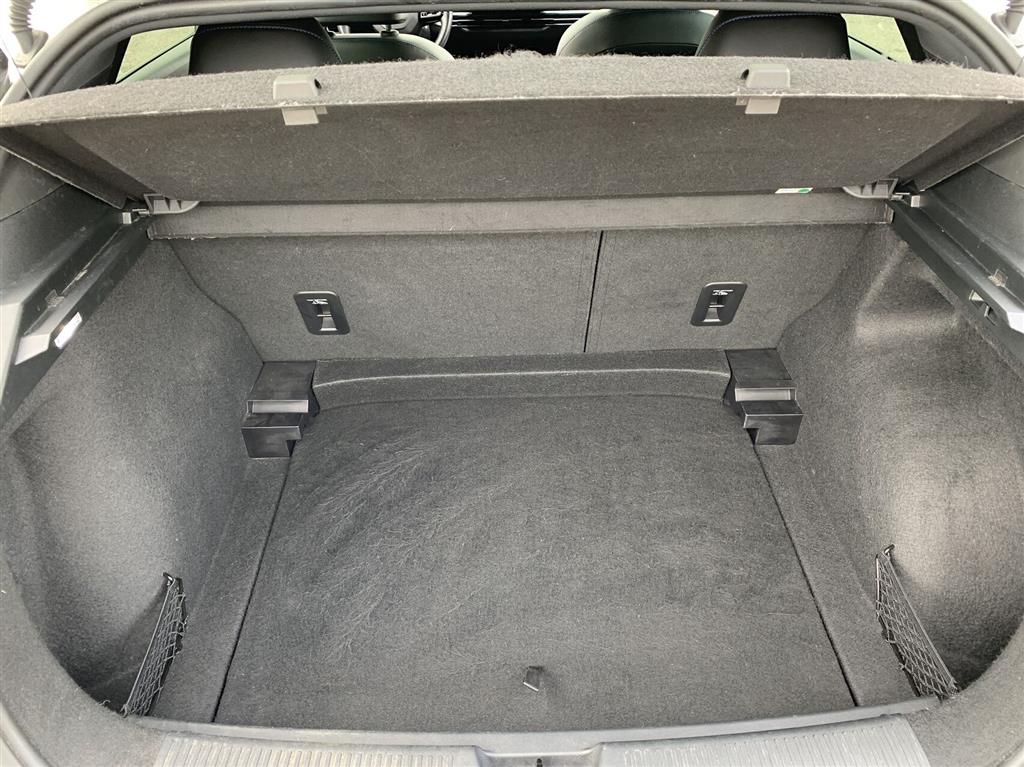 MG MG4 Electric 64 kWh LR Luxury 204HK 5d Aut. - Image 12