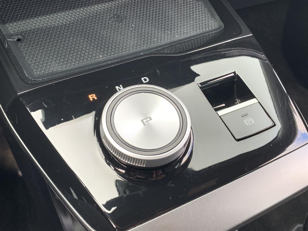 MG MG4 Electric 64 kWh LR Luxury 204HK 5d Aut. - Image 13
