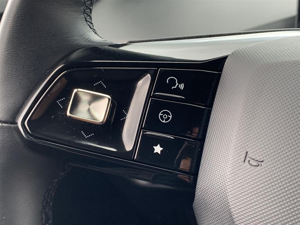 MG MG4 Electric 64 kWh LR Luxury 204HK 5d Aut. - Image 14
