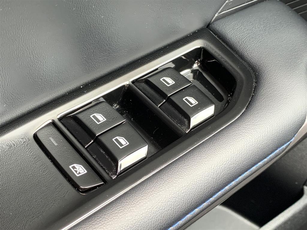 MG MG4 Electric 64 kWh LR Luxury 204HK 5d Aut. - Image 17
