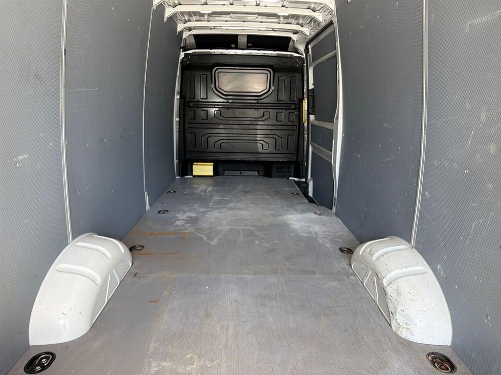 VW Crafter 35 L4H3 2,0 TDI SCR 177HK Van 6g - Image 13