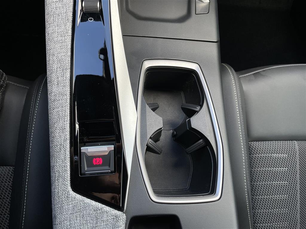 Peugeot e-5008 EL GT Pack 210HK 5d Aut. - Image 25
