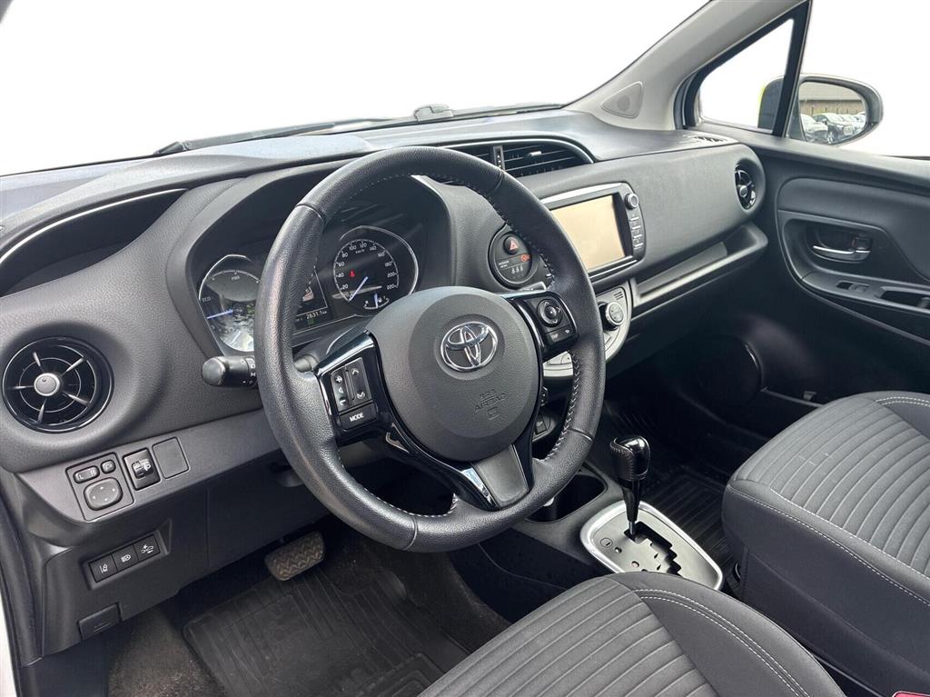 Toyota Yaris 1,5 Hybrid H3 Smartpakke E-CVT 100HK 5d Trinl. Gear - Image 3