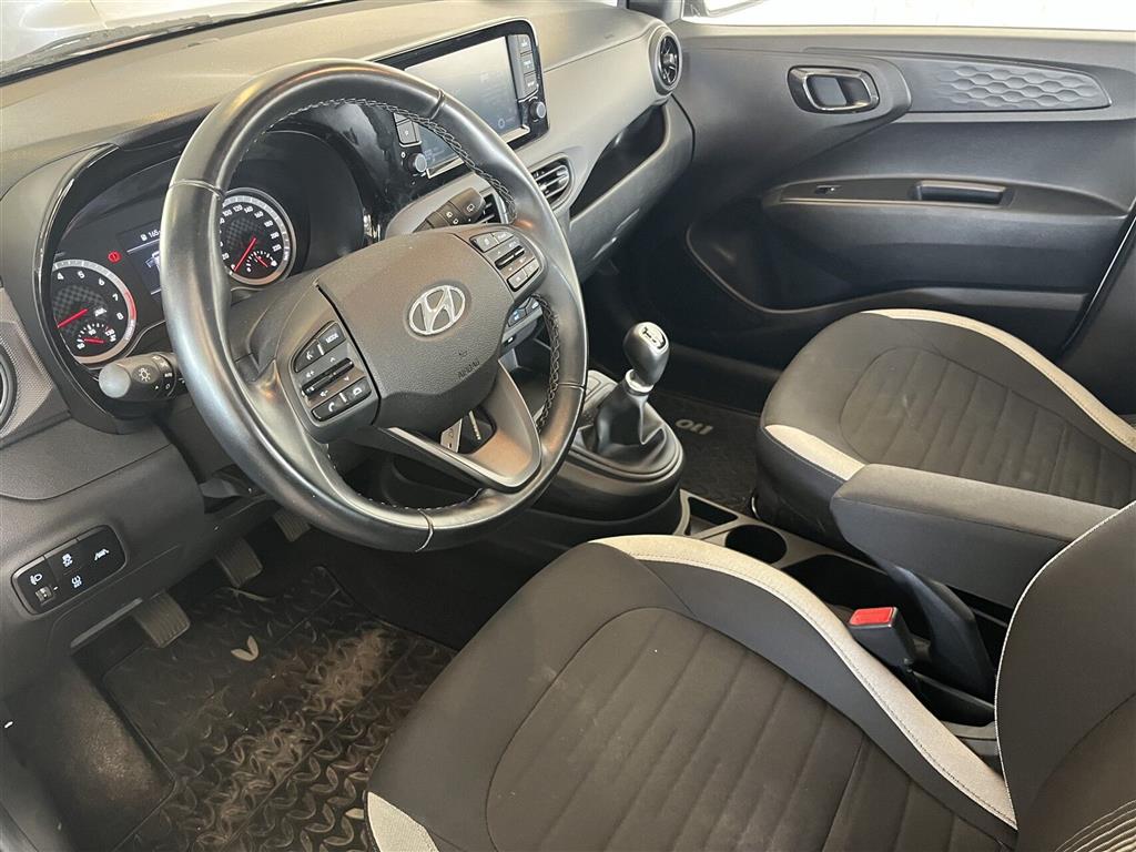 Hyundai i10 1,0 Essential 67HK 5d - Image 3