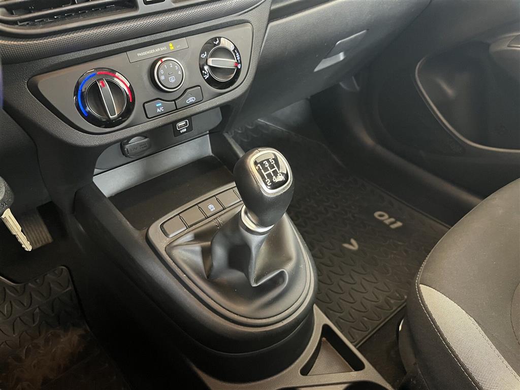 Hyundai i10 1,0 Essential 67HK 5d - Image 4