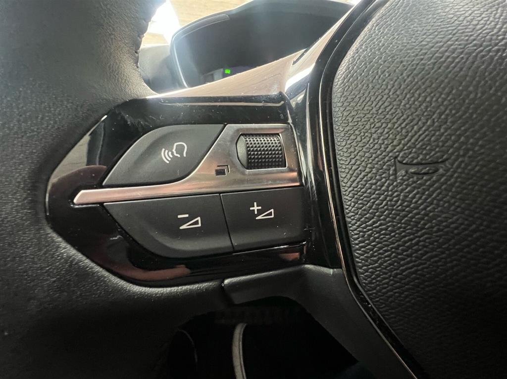 Peugeot e-2008 EL Allure 156HK 5d Aut. - Image 6
