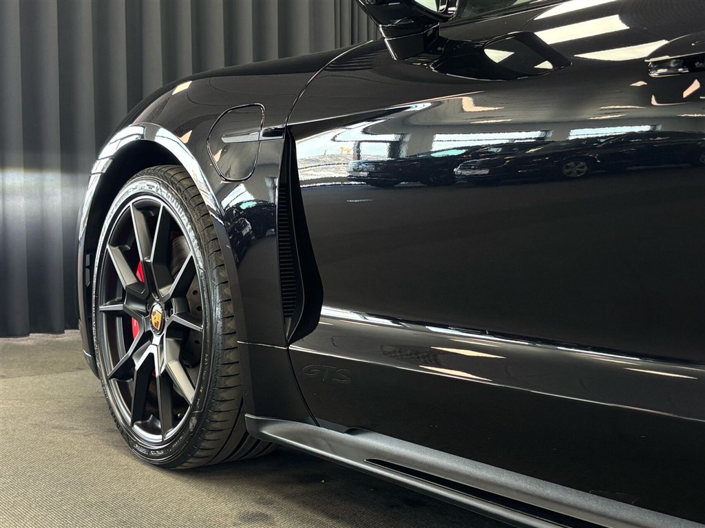Porsche Taycan GTS Sport Turismo EL 4x4 517HK Stc Aut. - Image 8