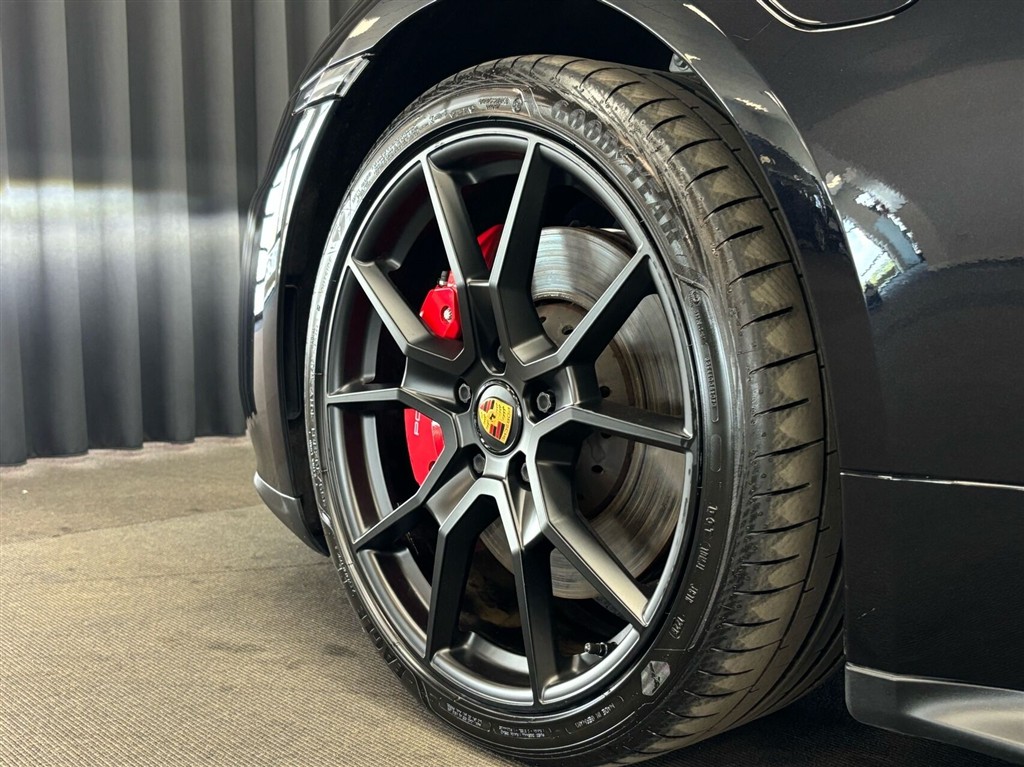 Porsche Taycan GTS Sport Turismo EL 4x4 517HK Stc Aut. - Image 9