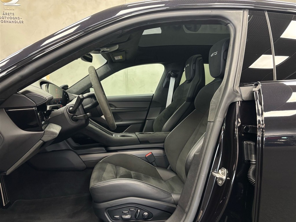 Porsche Taycan GTS Sport Turismo EL 4x4 517HK Stc Aut. - Image 11