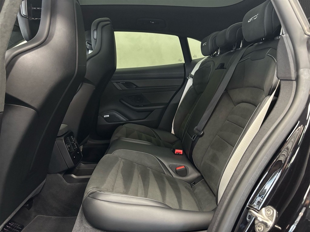 Porsche Taycan GTS Sport Turismo EL 4x4 517HK Stc Aut. - Image 12