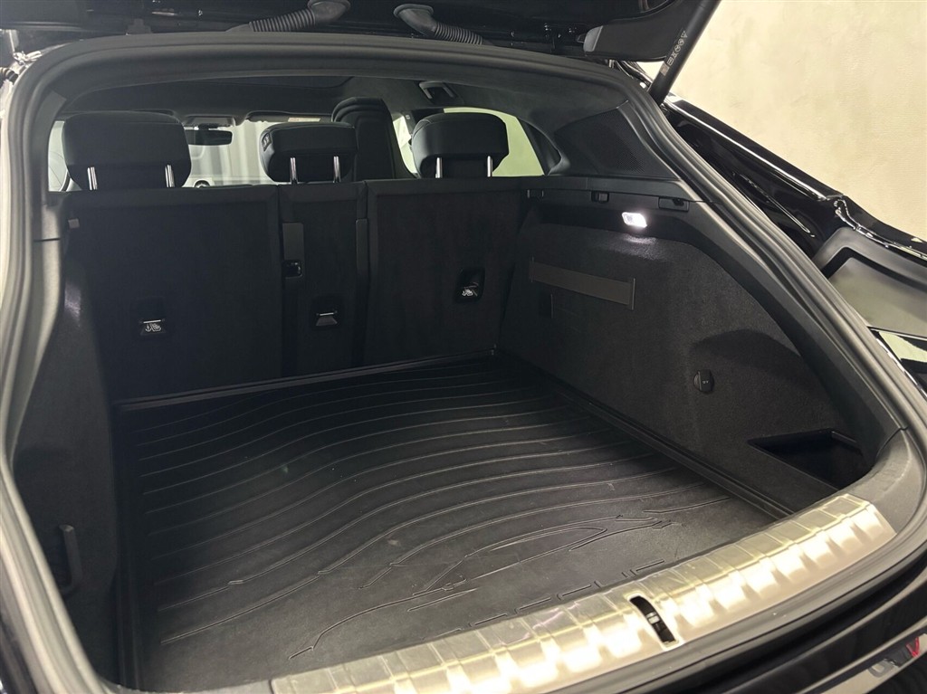 Porsche Taycan GTS Sport Turismo EL 4x4 517HK Stc Aut. - Image 15