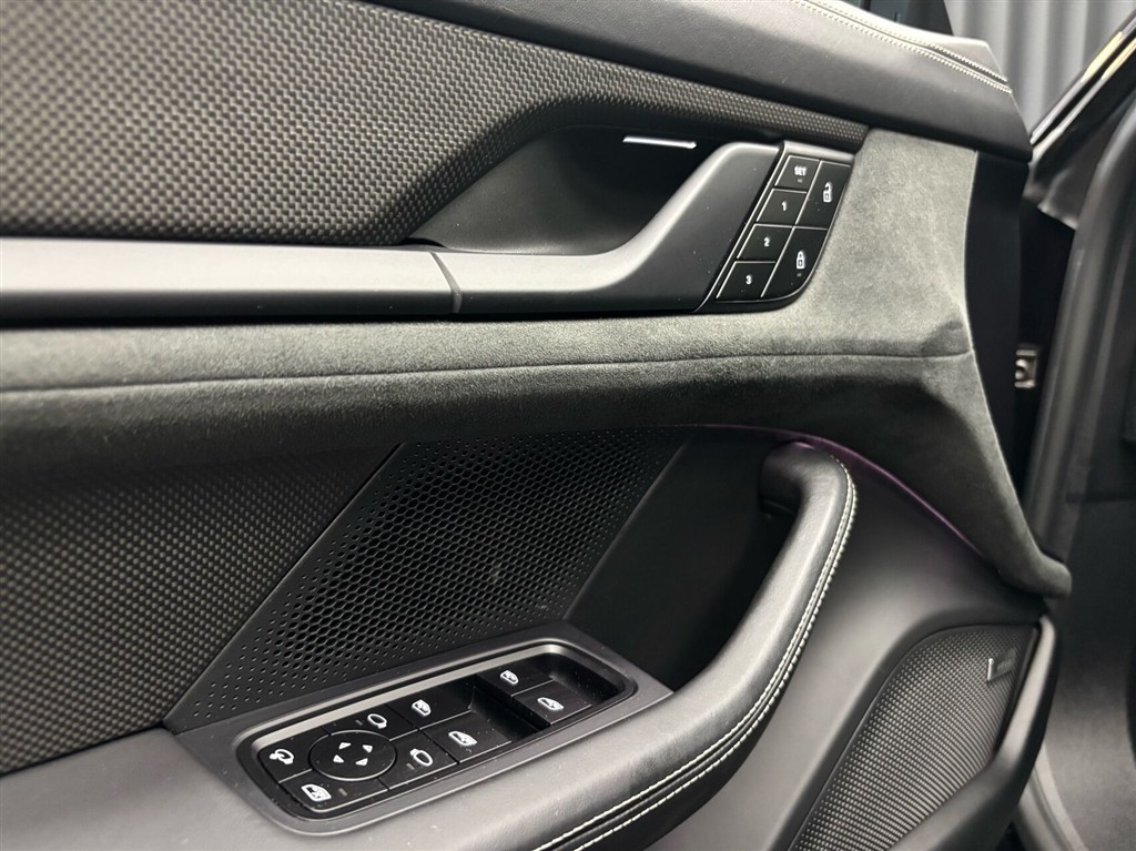 Porsche Taycan GTS Sport Turismo EL 4x4 517HK Stc Aut. - Image 18