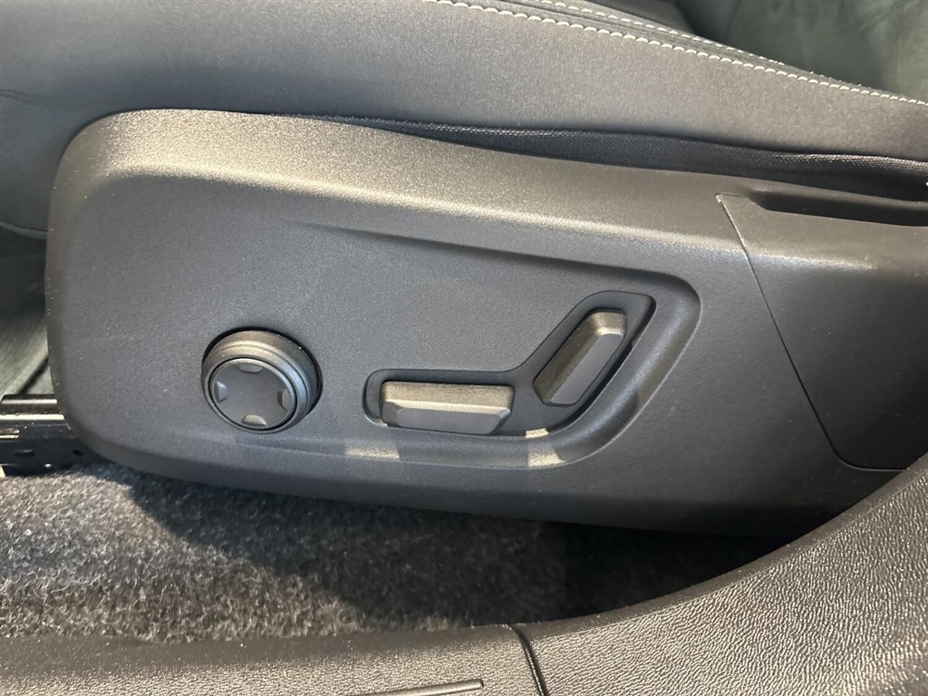 Volvo XC40 P6 Recharge Ultimate 231HK 5d Aut. - Image 17