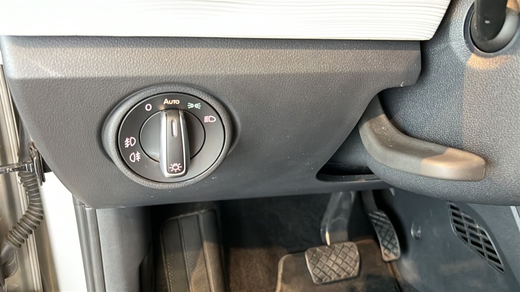 Seat Mii EL 83HK 5d Aut. - Image 13