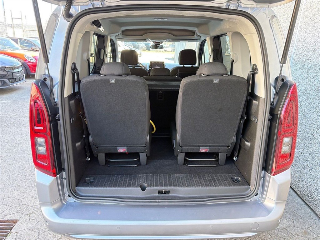 Opel Combo-e Life E85 50 Ultimate - Image 10
