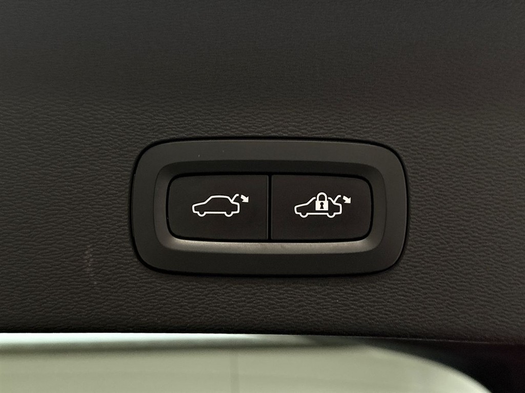 Volvo C40 P8 Recharge Twin Plus AWD 408HK 4d Aut. - Image 18
