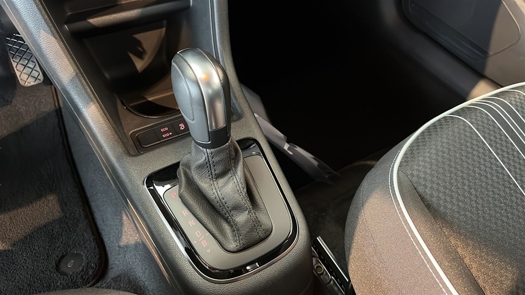 Seat Mii EL 83HK 5d Aut. - Image 10