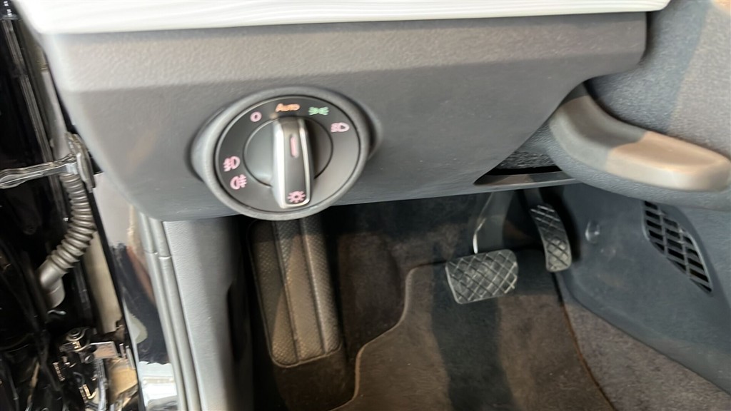 Seat Mii EL 83HK 5d Aut. - Image 13