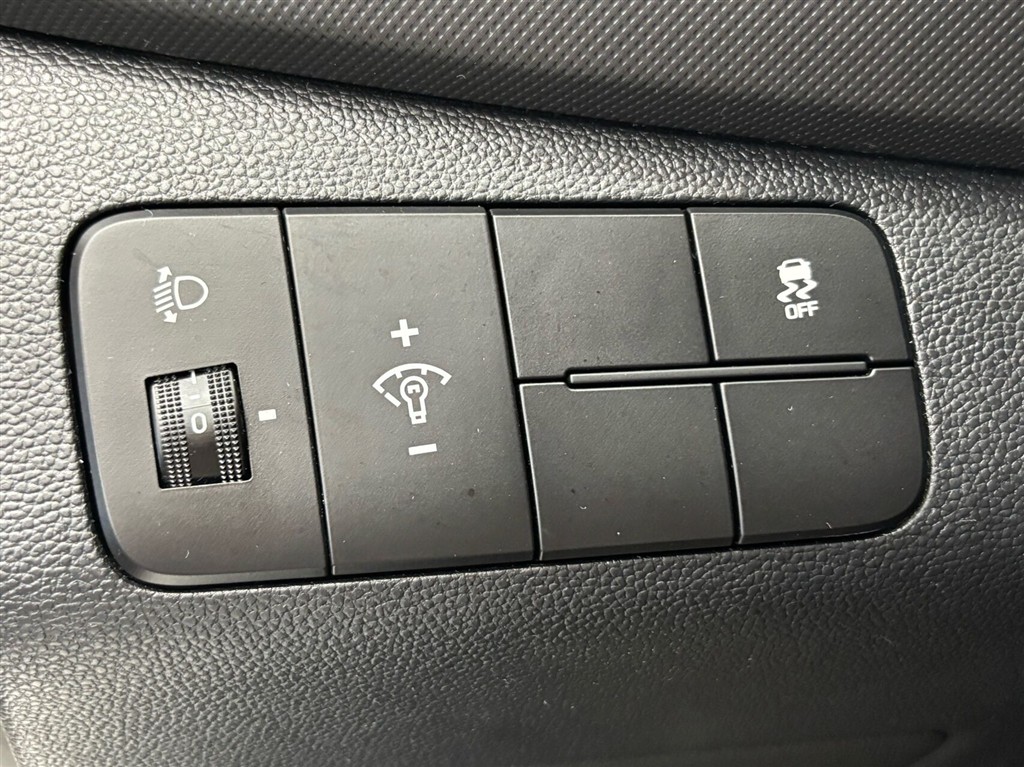Hyundai i10 1,0 Life 66HK 5d - Image 10