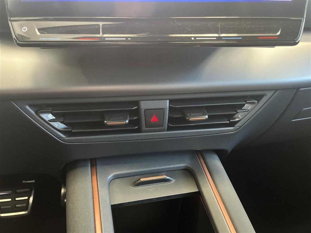 Cupra Born EL Dinamica Pack High 204HK 5d Aut. - Image 13