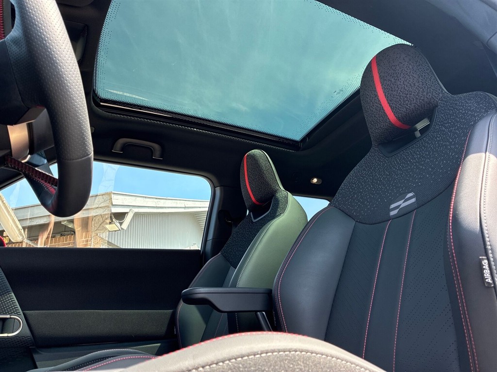 Mini Cooper E EL JCW Trim Option Level M 184HK 3d Aut. - Image 5